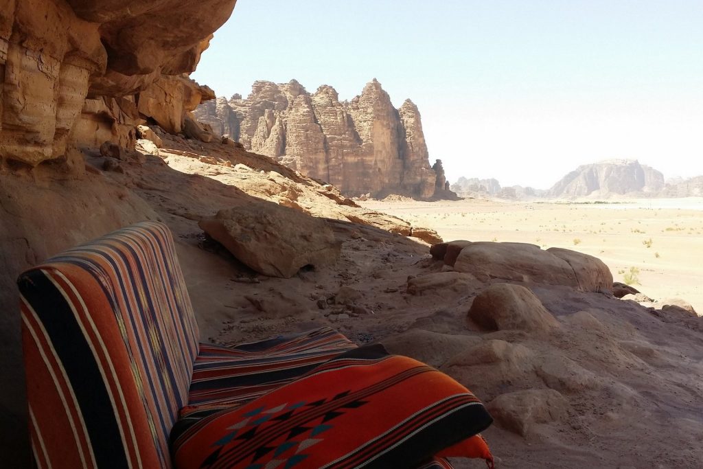 Un programma che consente un’esperienza intensa seppure breve in Giordania con soste a Madaba, Monte Nebo, una magica notte nel deserto del Wadi Rum e la splendida Petra. Estensione di 3 notti a Dubai. Il circuito è disponibile in 2 categorie di prezzo: STANDARD (4 stelle) e SUPERIOR (4 e 5 stelle).