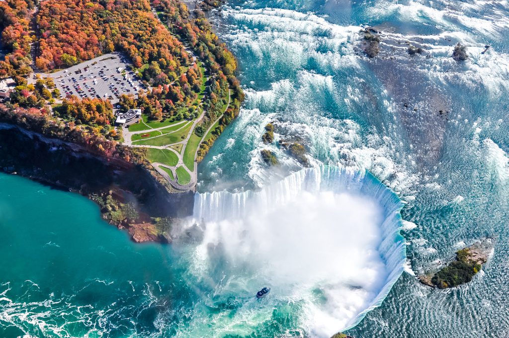“Il Viaggio Impronta”, un must per esplorare i punti di maggiore interesse del Canada, come Toronto, Montreal, Niagara Falls e non solo. Il circuito è disponibile in una sola categoria di prezzo. Il viaggio è accompagnato in lingua italiana e spagnola ed è di grande interesse culturale e paesaggistico!
