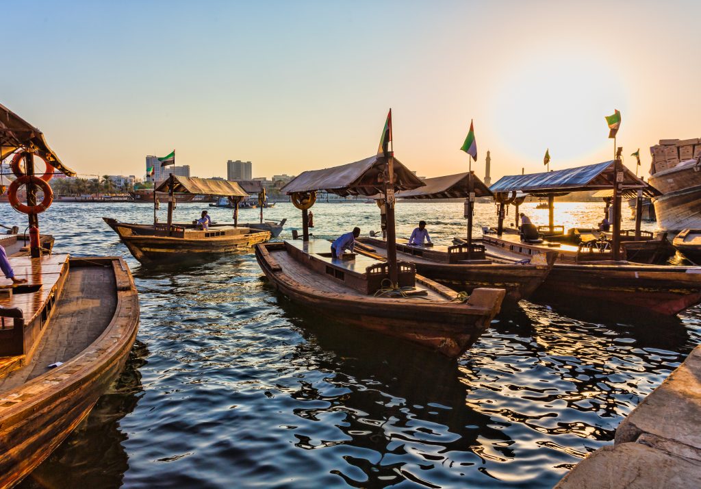 “Il Viaggio Impronta”, un must per esplorare il meglio degli Emirati. Soggiorno a Dubai con l’esperienza del Classic City Dubai Tour. Il programma è disponibile in 2 differenti categorie: 4 stelle e 5 stelle. Il viaggio è su base individuale ma con visite guidate in italiano e assistenza a destinazione.