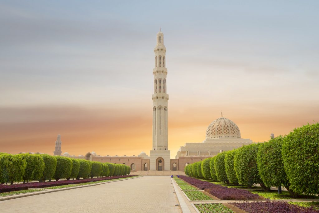 “Il Viaggio Impronta”, un must per esplorare i punti di maggiore interesse dell’Oman, come Muscat e Nizwa con le loro elegantissime Moschee, il deserto di Wahiba con escursione in fuoristrada 4×4. Il Tour prevede una sistemazione in hotel 4* superior. Il viaggio è accompagnato in lingua italiana ed è di grande interesse culturale e paesaggistico.