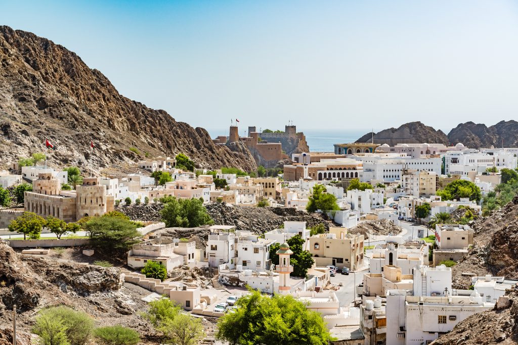 “Il Viaggio Impronta”, un must per esplorare i punti di maggiore interesse dell’Oman, come Muscat e Nizwa con le loro elegantissime Moschee, il deserto di Wahiba con escursione in fuoristrada 4×4. Il Tour prevede una sistemazione in hotel 4* STD. Il viaggio è accompagnato in lingua italiana ed è di grande interesse culturale e paesaggistico.