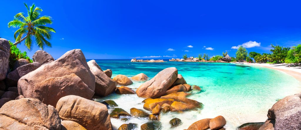 Situato in una posizione ideale vicino alle acque cristalline e alla sabbia bianca della famosa spiaggia di Côte d’Or, LE DUC DE PRASLIN è la struttura perfetta per una vacanza rilassante all’insegna del mare e della natura.