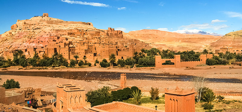 Il Marocco con la sua natura, i suoi paesaggi suggestivi, le testimonianze di una storia lunga e florida, offre al viaggiatore di oggi la possibilità di immergersi in un sogno. Il sogno è avere in un unico programma la storia, le tradizioni, la cultura associate ai bellissimi paesaggi del Sud e un passaggio sull’Atlantico. Il Marocco è un susseguirsi di porte che si spalancano a mano a mano che si avanza. E non si può avanzare se non visitandolo assiduamente, e conservando in sé il desiderio dello stupore, la curiosità di conoscere e di assimilare: il Marocco vi attende. Volete visitare il Marocco con indipendenza e comodità? “Solo per voi” è la formula perfetta per chi vuole immergersi nelle atmosfere di questo Paese, gestendo tempi in autonomia e tranquillità; vi attende un autista parlante italiano pronto ad assecondare tutti i vostri desideri! Cosa aspettate?