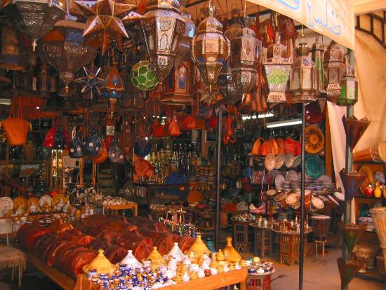 Il Marocco con la sua natura, i suoi paesaggi suggestivi, le testimonianze di una storia lunga e florida, offre al viaggiatore di oggi la possibilità di immergersi in un sogno. Un sogno che in questo viaggio si realizza alla scoperta delle città imperiali fino all’irresistibile Marrakech. Le città imperiali del Marocco, sono così chiamate poichè in tempi e in dinastie diverse sono tutte state capitali del Marocco, lasciando tracce concrete di grande valore culturale e architettonico grazie ai tanti edifici e palazzi! Il Marocco è un susseguirsi di porte che si spalancano a mano a mano che si avanza. E non si può avanzare se non visitandolo assiduamente, e conservando in sé il desiderio dello stupore, la curiosità di conoscere e di assimilare: il Marocco vi attende. Volete visitare il Marocco con indipendenza e comodità? “Solo per voi” è il formula perfetta per chi vuole immergersi nelle atmosfere di questo Paese, gestendo tempi in autonomia e tranquillità; vi attende un autista parlante italiano pronto ad assecondare tutti i vostri desideri! Cosa aspettate?