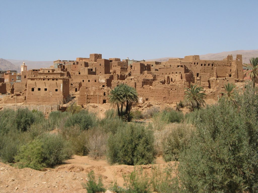 Si visiteranno le città di Marrakech, Zagora, Erfoud e Ouarzazate e i siti d’interesse di maggiore rilevanza, come il minareto della Koutoubia, la Valle del Draa e la strada delle mille Kasbah. Il programma è disponibile in due categoria di prezzo: 4* (cat. turistica) e 5* (cat. prima). Il viaggio è su base individuale ma con visite guidate in italiano e assistenza a destinazione.