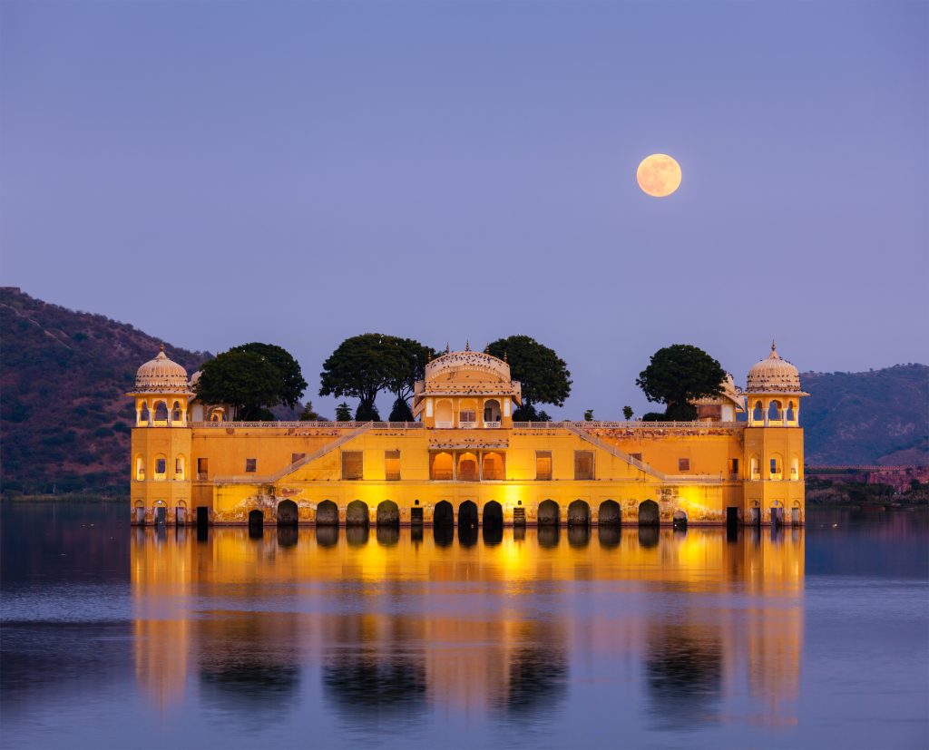 Il viaggio in India rappresenta un’esperienza unica e profonda, avrete la possibilità di osservare il Taj Mahal, il capolavoro dell’amore eterno, nonché una delle Meraviglie del Mondo. Il viaggio è accompagnato in lingua italiana ed è di grande interesse culturale.