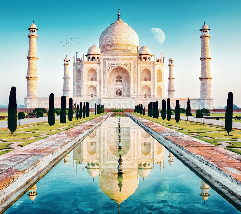 Il viaggio in India rappresenta un’esperienza unica e profonda, avrete la possibilità di osservare il Taj Mahal, il capolavoro dell’amore eterno, nonché una delle Meraviglie del Mondo. Il viaggio è accompagnato in lingua italiana ed è di grande interesse culturale.